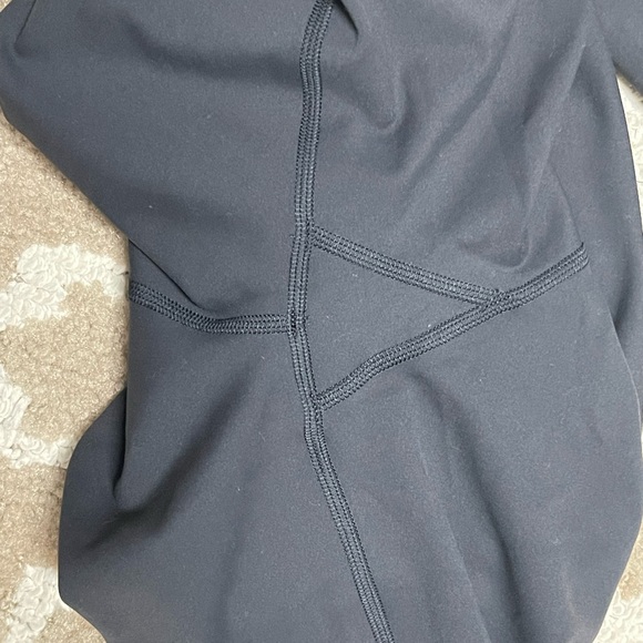 Lululemon - Picture 3 of 4